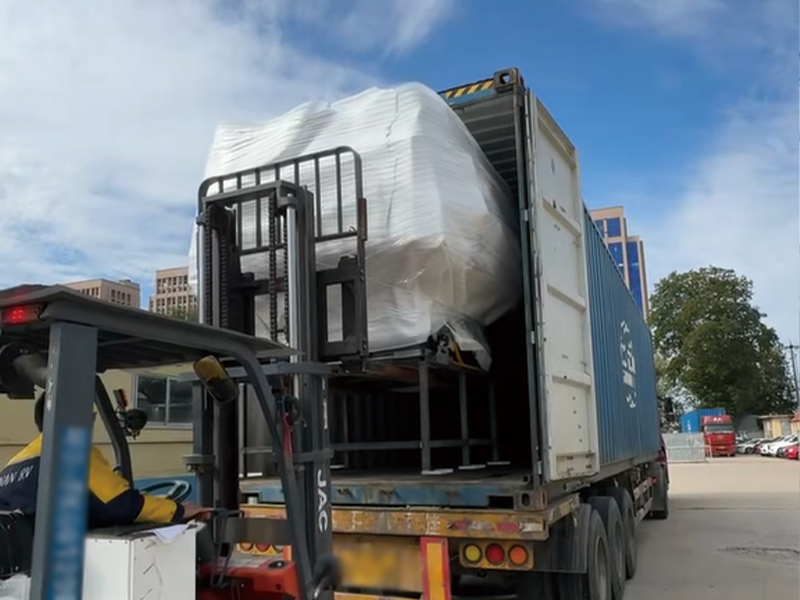 Livraison de cellules de camping-car tout aluminium pour pick-up en Europe !